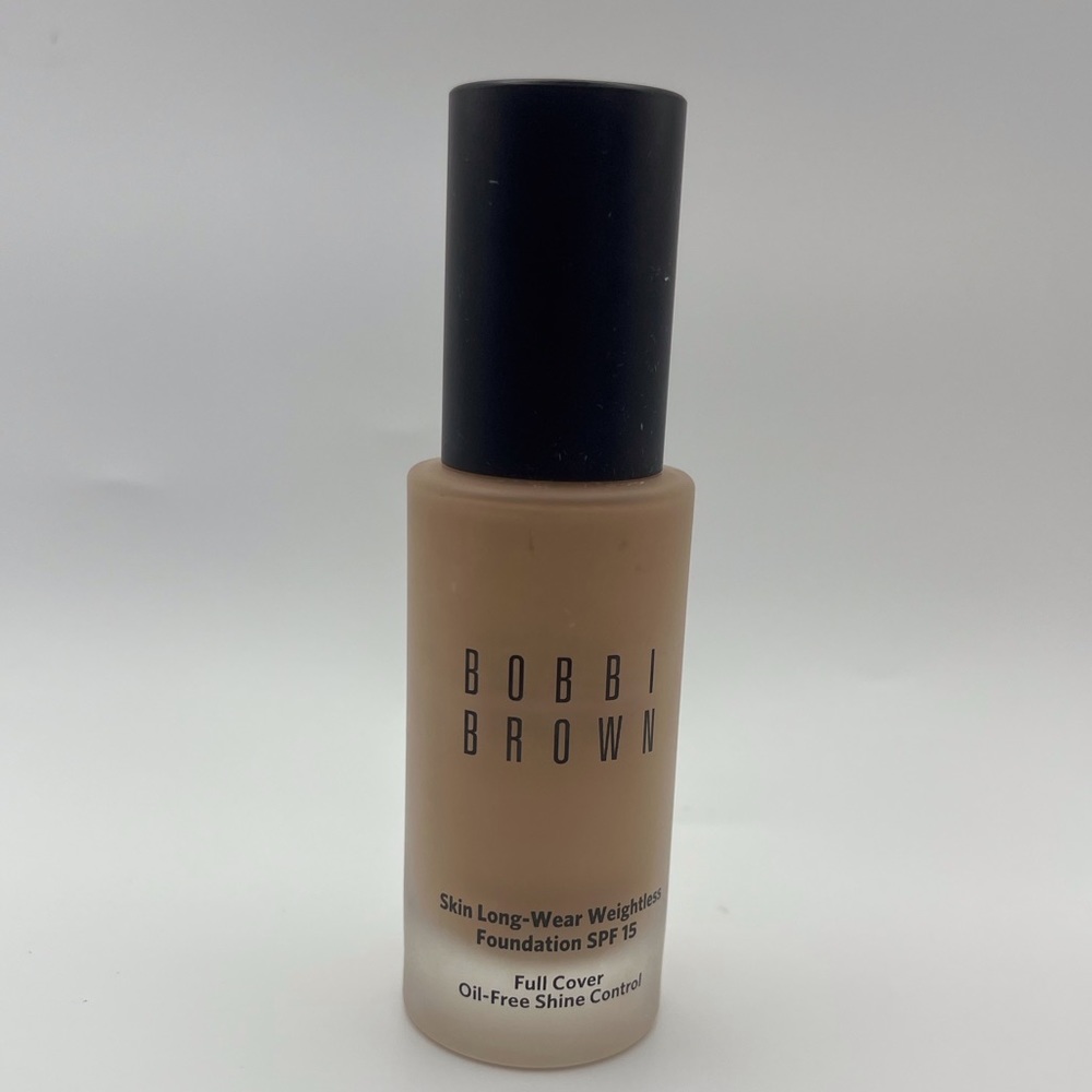 Bobby Brown skin long-wear weightless foundation color 3 beige